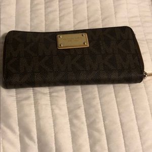 Michael Kors zip wallet